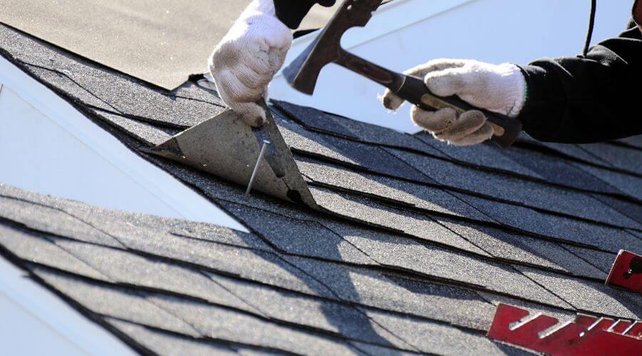 Professional gutter cleaning in Lewiston, CA